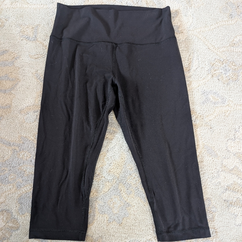 Lululemon Athletica Black Cropped Leggings Rise: 11" Waist: 14.5" Length 27"